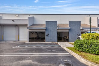7950-7966 NW 14th St, Miami, FL à louer Photo intérieure– Image 2 sur 18