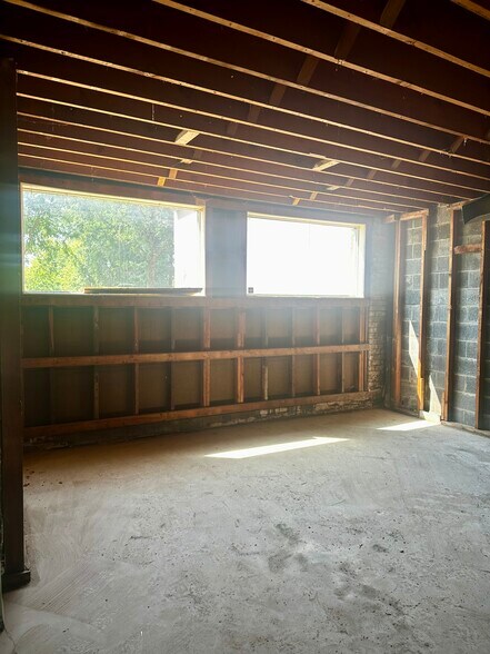 2 W Michigan Ave, Ypsilanti, MI à louer - Photo de l’immeuble – Image 3 sur 13