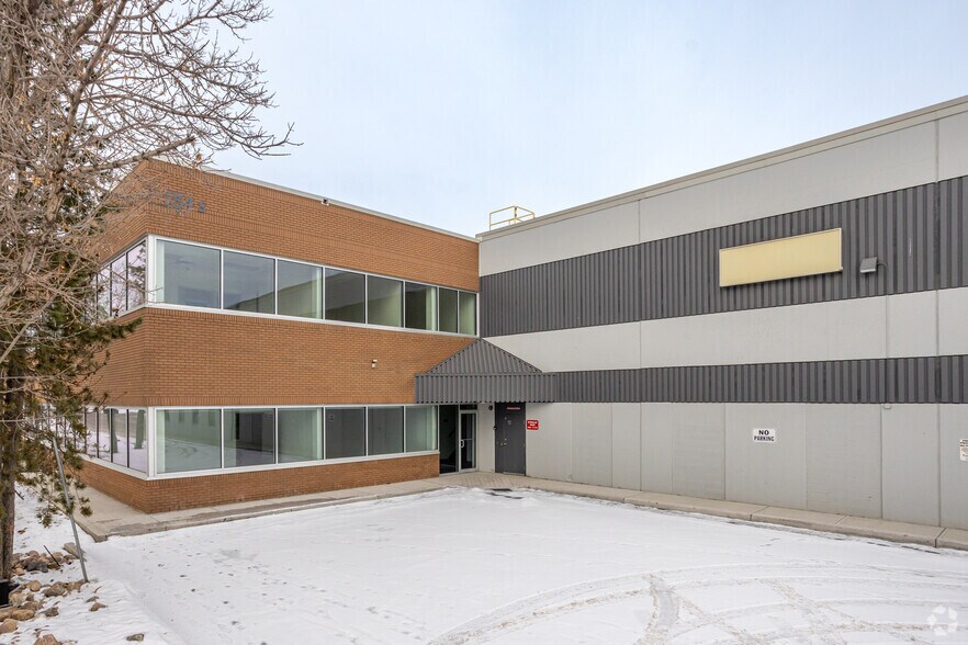 15408-15540 114 Av NW, Edmonton, AB à louer - Photo de l’immeuble – Image 3 sur 4