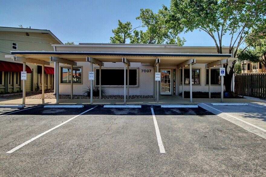 7007 Hart Ln, Austin, TX à vendre - Photo de l’immeuble – Image 3 sur 5
