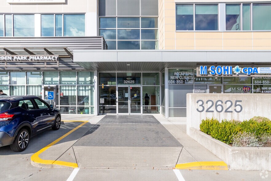 32625 S Fraser Way, Abbotsford, BC à vendre - Photo de l’immeuble – Image 2 sur 11