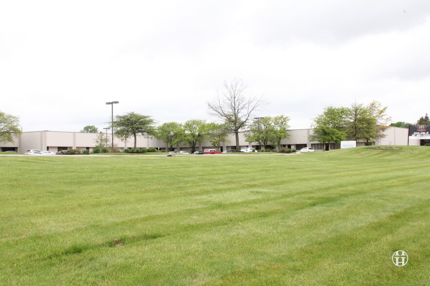 2040 S Lynhurst Dr, Indianapolis, IN à louer - Photo de l’immeuble – Image 2 sur 6