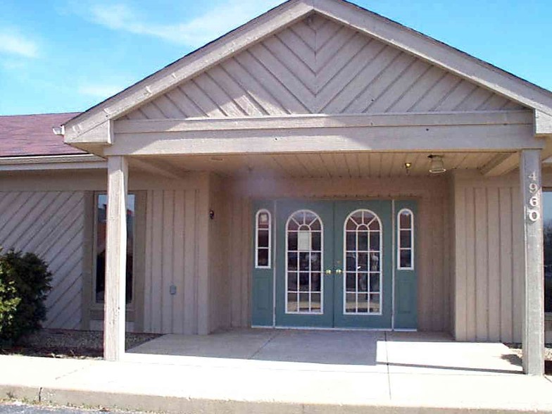 4960 Higbee Ave NW, Canton, OH à louer - Photo de l’immeuble – Image 2 sur 5
