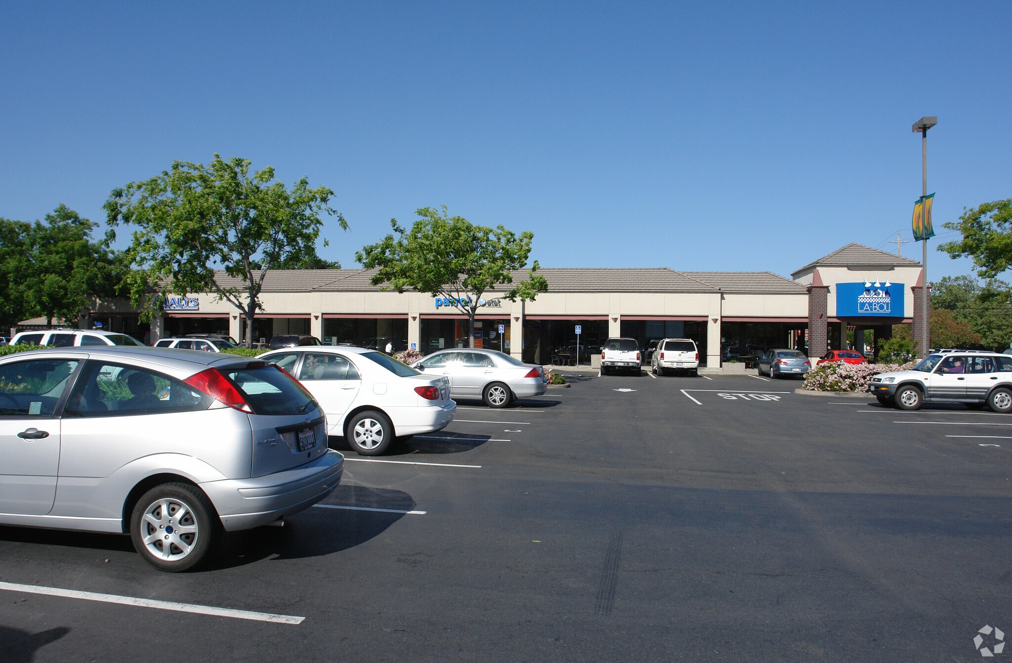8694 Elk Grove Blvd, Elk Grove, CA à louer Photo principale– Image 1 sur 7