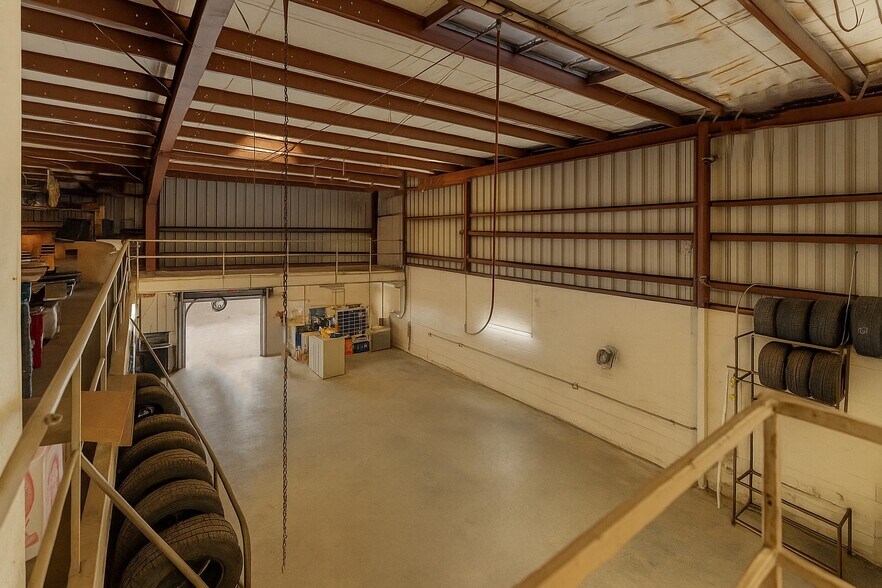 2559 Fowler St, Fort Myers, FL à louer - Photo de l’immeuble – Image 2 sur 25