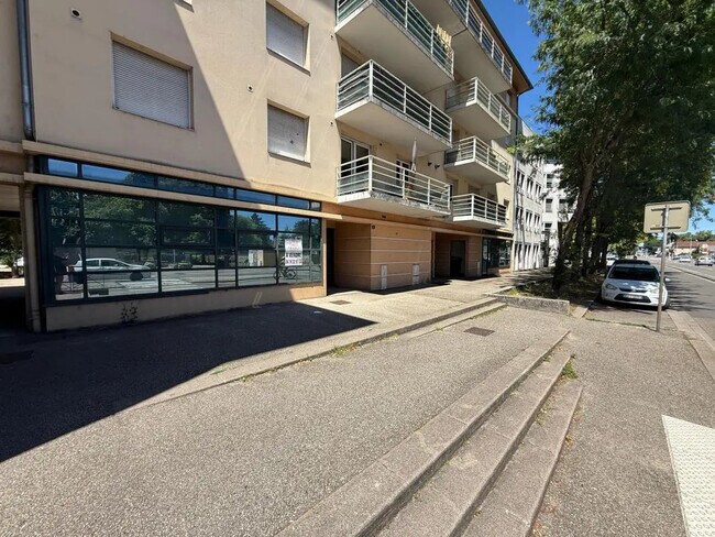 Plus de détails pour 5 Avenue Des Sports, Bourg-en-Bresse - Bureau à vendre