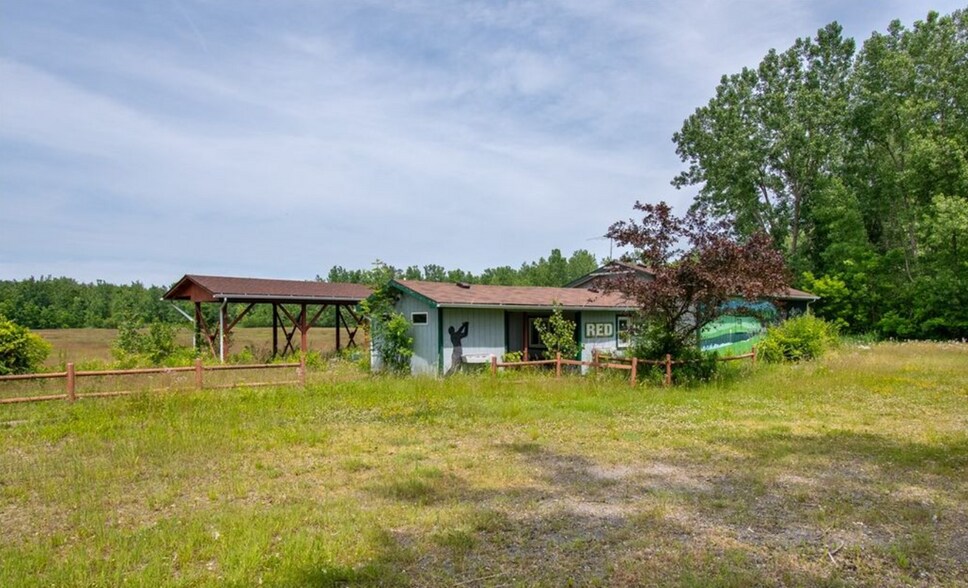 17071 Ridge Rd, Holley, NY à vendre - Photo de l’immeuble – Image 2 sur 7