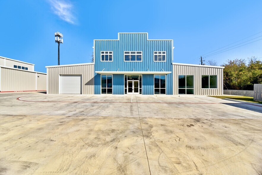 11215 Conroy Ln, Austin, TX à louer - Photo de l’immeuble – Image 3 sur 59