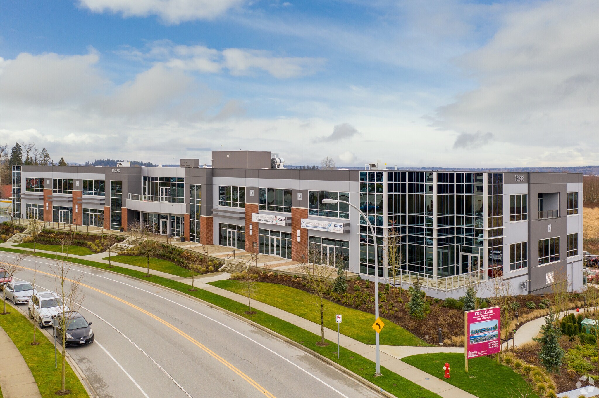 15288 54A Ave, Surrey, BC à louer Photo principale– Image 1 sur 11