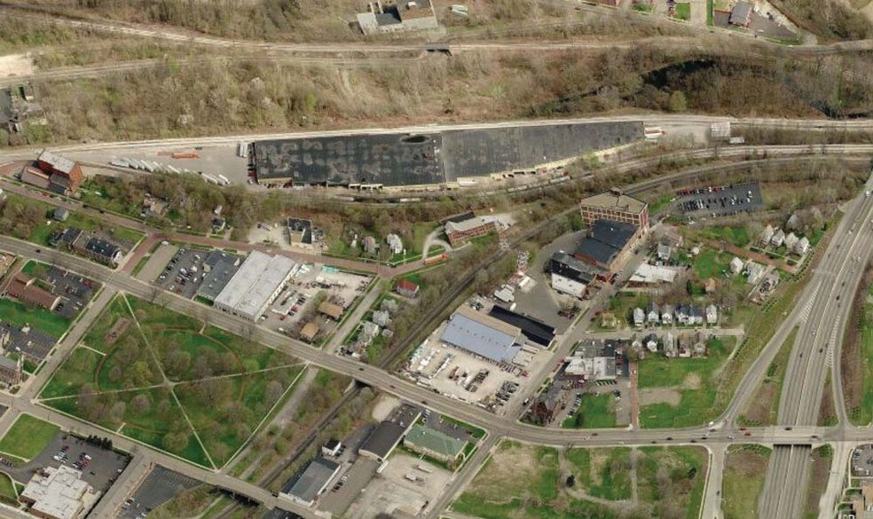 131 N Summit St, Akron, OH à louer - Photo de l’immeuble – Image 3 sur 9