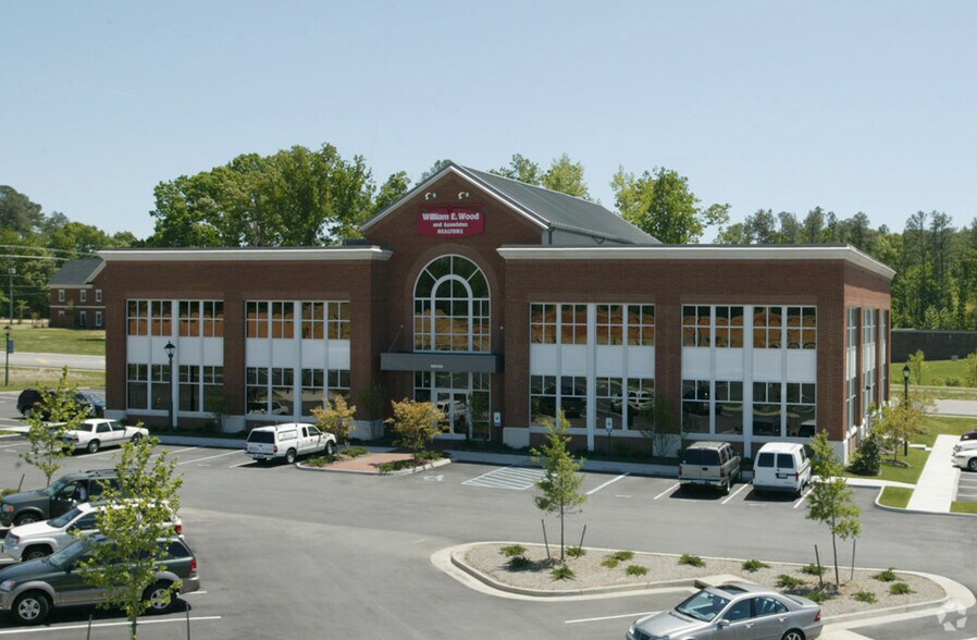 5208 Monticello Ave, Williamsburg, VA à louer - Photo de l’immeuble – Image 2 sur 6