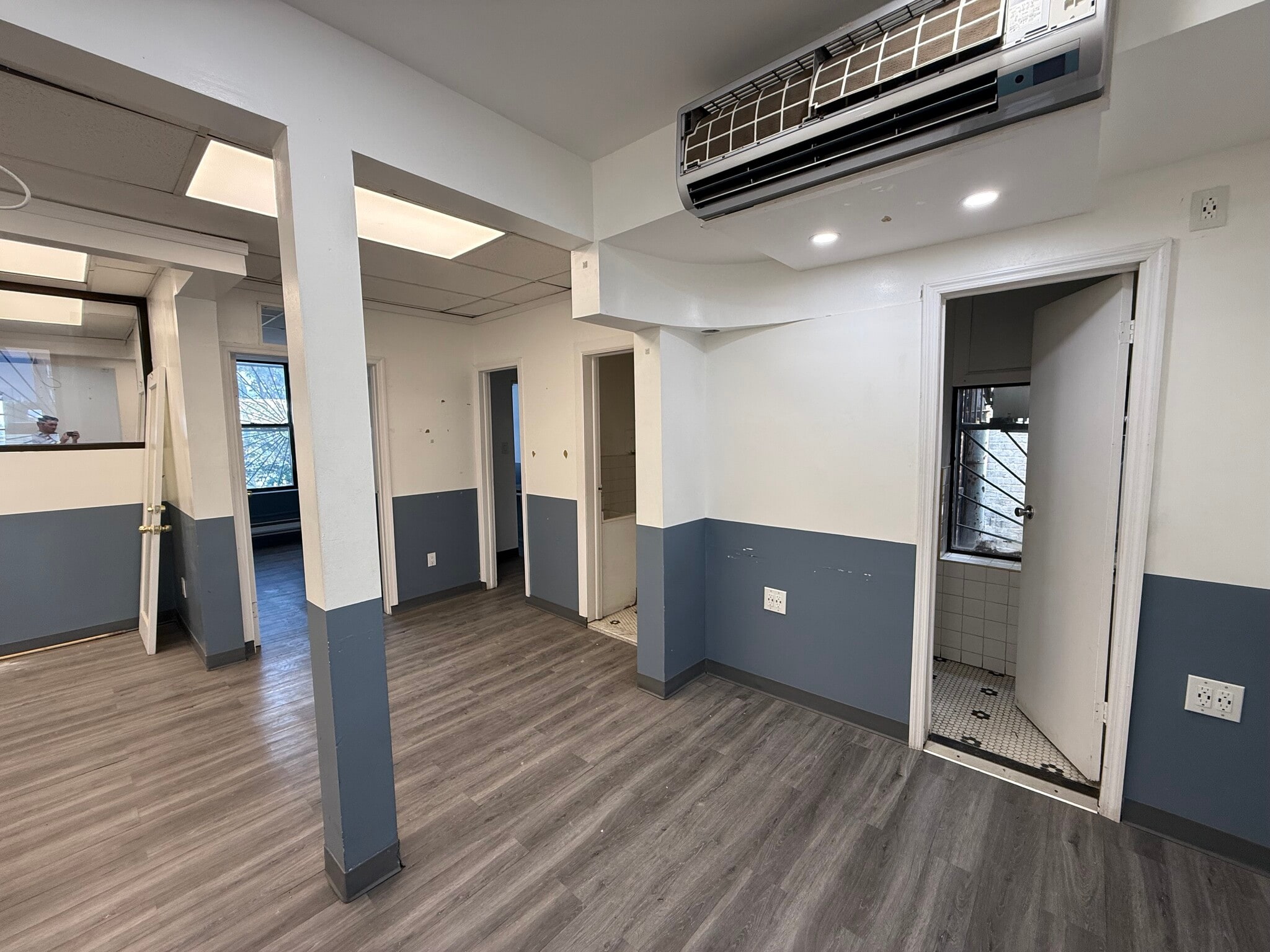 8220 Roosevelt Ave, Jackson Heights, NY à louer Photo intérieure– Image 1 sur 3