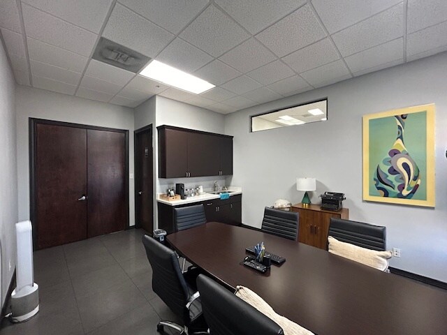 821 Union Pacific Blvd, Laredo, TX à louer - Photo de l’immeuble – Image 2 sur 25