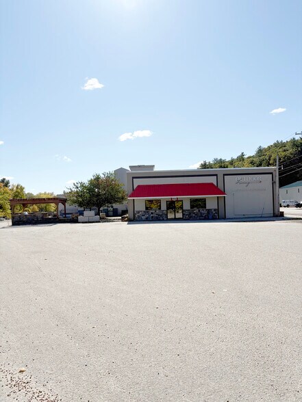 270 Riverside Dr, Auburn, ME à vendre - Photo de l’immeuble – Image 2 sur 3