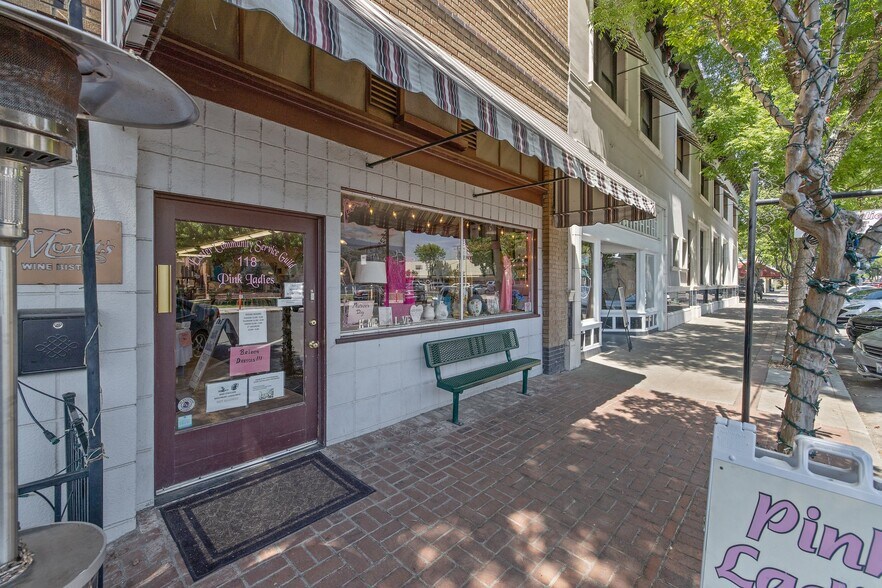 128 S E St, Exeter, CA à vendre - Photo de l’immeuble – Image 3 sur 82