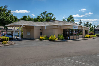 35 82nd Dr, Gladstone, OR à louer Photo de l’immeuble– Image 1 sur 20