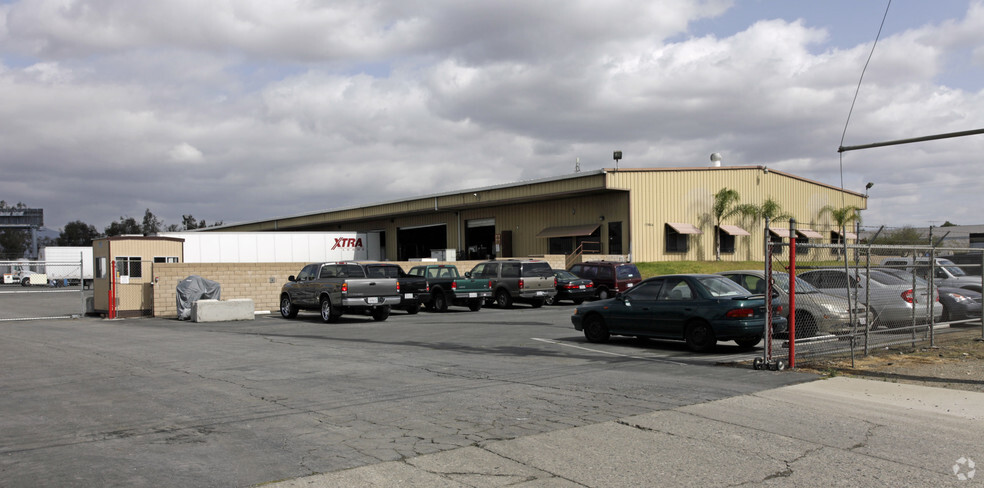 13866 Slover Ave, Fontana, CA à louer - Photo de l’immeuble – Image 2 sur 3