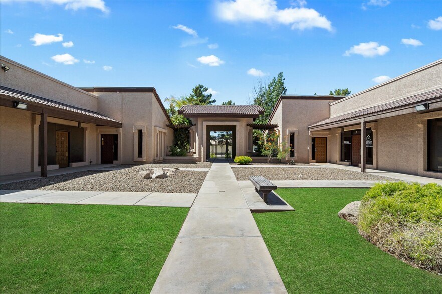 4645 S Lakeshore Dr, Tempe, AZ à vendre - Photo de l’immeuble – Image 2 sur 25