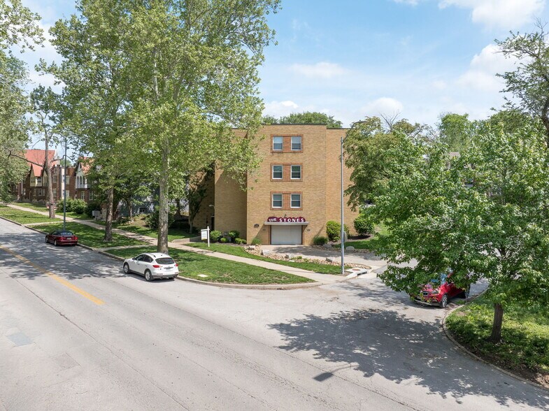 4339 Roanoke Pkwy, Kansas City, MO à vendre - Photo de l’immeuble – Image 2 sur 27