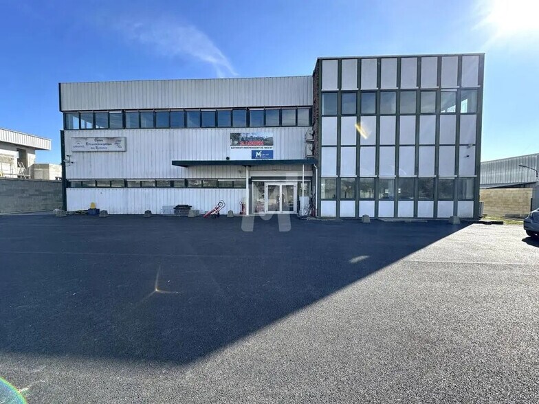 Local d’activités dans Palaiseau à louer - Photo de l’immeuble – Image 3 sur 10