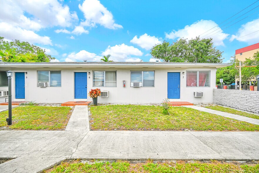 570 NE 145th St, North Miami, FL à vendre - Photo de l’immeuble – Image 3 sur 11
