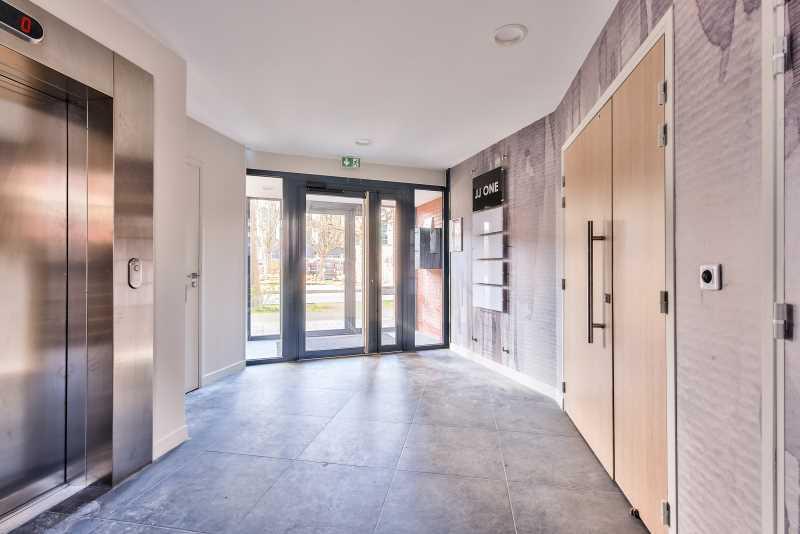 1 Rue James Joule, Guyancourt à vendre - Photo de l’immeuble – Image 3 sur 10