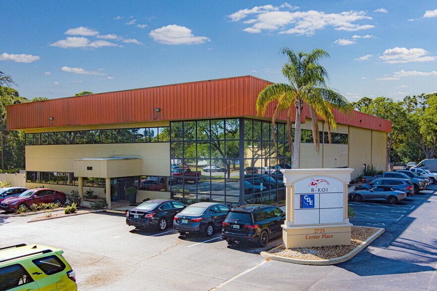 2725 Center Pl, Melbourne, FL à vendre - Photo de l’immeuble – Image 1 sur 50