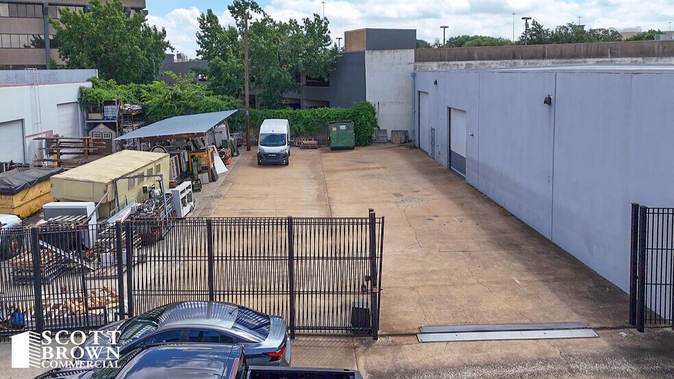 10763 Mapleridge Dr, Dallas, TX à louer - Photo de l’immeuble – Image 3 sur 22