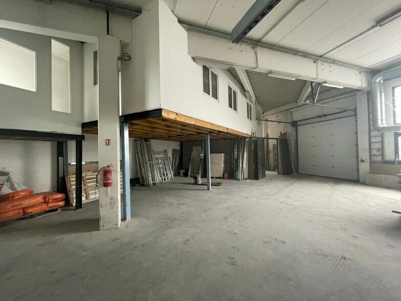 Local d'activités dans La Courneuve à vendre - Photo intérieure – Image 1 sur 8