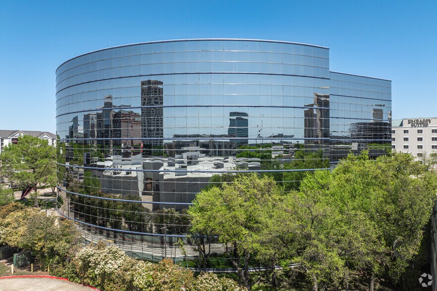 5220 Spring Valley Rd, Dallas, TX à louer - Photo de l’immeuble – Image 2 sur 14