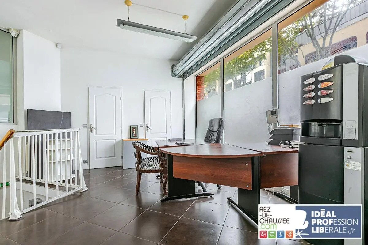 Local commercial dans Issy-les-Moulineaux à vendre Photo intérieure– Image 1 sur 12