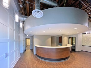 16800 Aston St, Irvine, CA à louer Photo intérieure– Image 2 sur 2