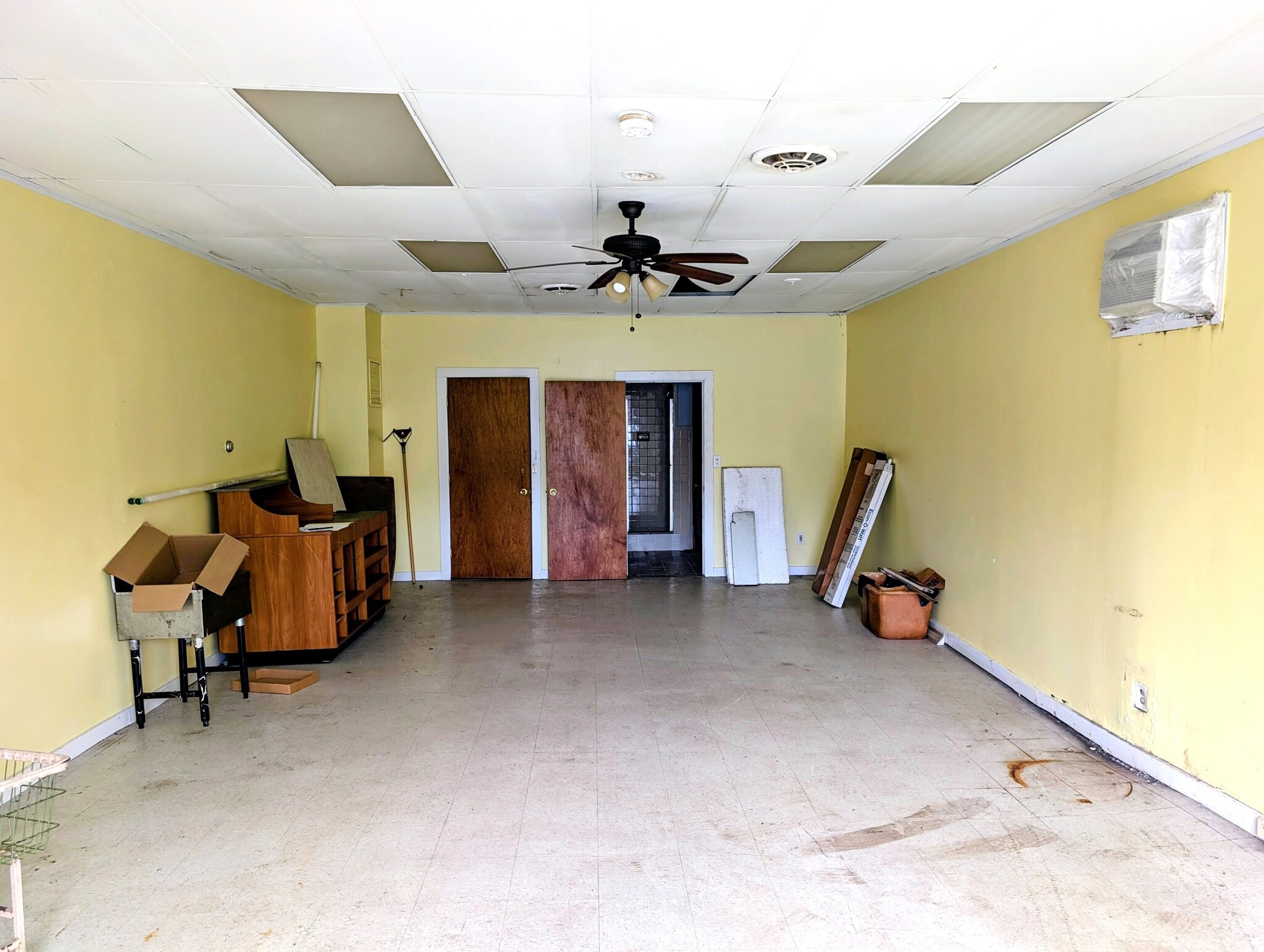 11 S Main St, Terryville, CT à vendre Photo intérieure– Image 1 sur 2