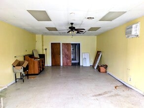 11 S Main St, Terryville, CT à vendre Photo intérieure– Image 1 sur 2