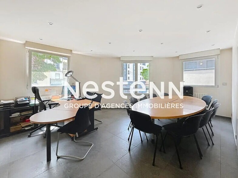 Bureau dans Bron à vendre - Photo de l’immeuble – Image 3 sur 10