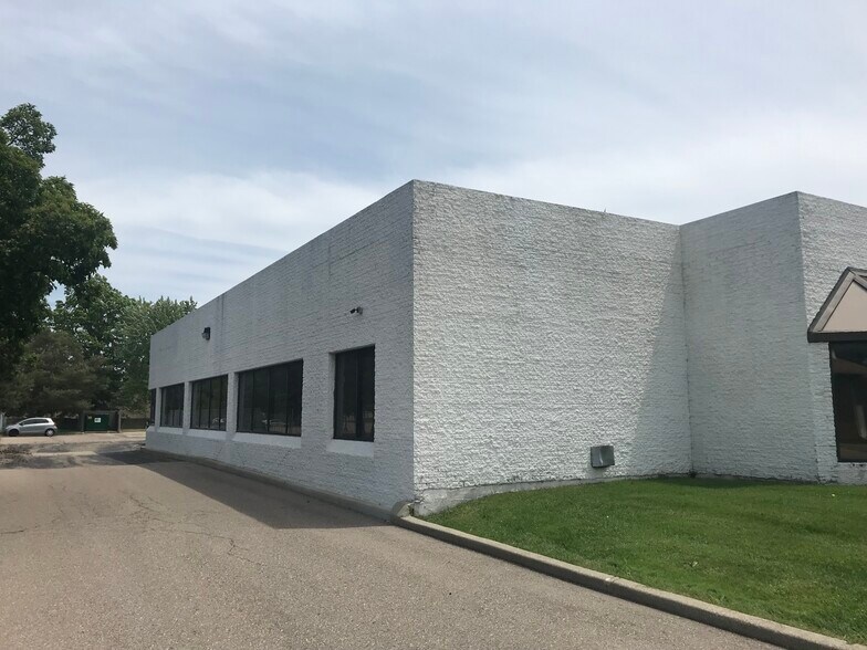33200 Dequindre Rd, Sterling Heights, MI à louer - Photo de l’immeuble – Image 3 sur 7