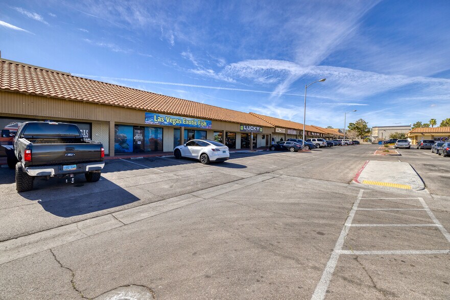 2281-2345 E Sunset Rd, Las Vegas, NV à louer - Photo de l’immeuble – Image 3 sur 16