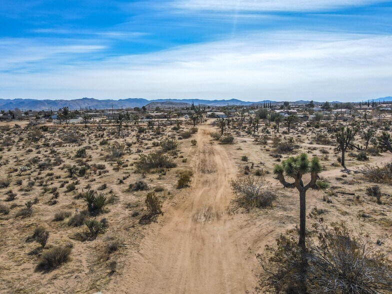 0 Aberdeen Dr, Yucca Valley, CA à vendre - Aérien – Image 3 sur 30