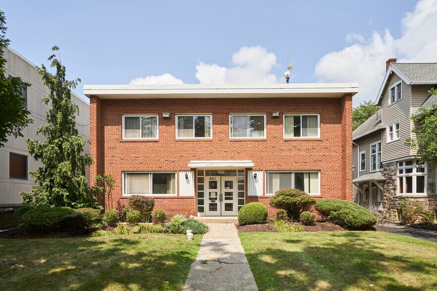 661 W Market St, Akron, OH à vendre - Photo de l’immeuble – Image 1 sur 10
