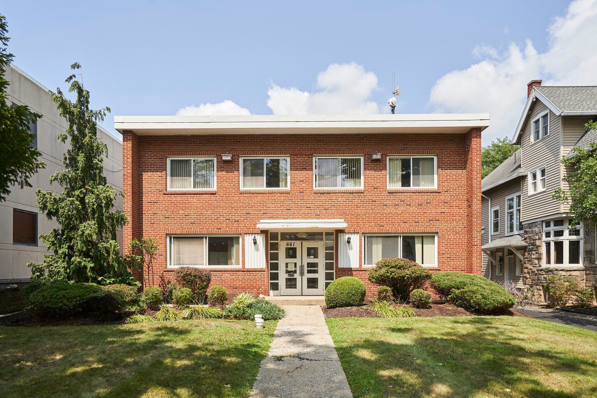 661 W Market St, Akron, OH à vendre Photo de l’immeuble– Image 1 sur 11