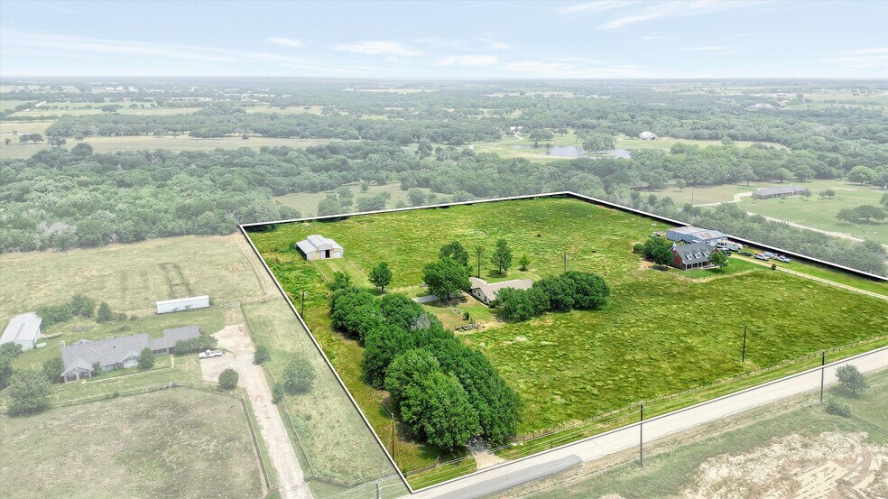 12153 Mustang Rd, Pilot Point, TX à vendre - Photo de l’immeuble – Image 3 sur 15