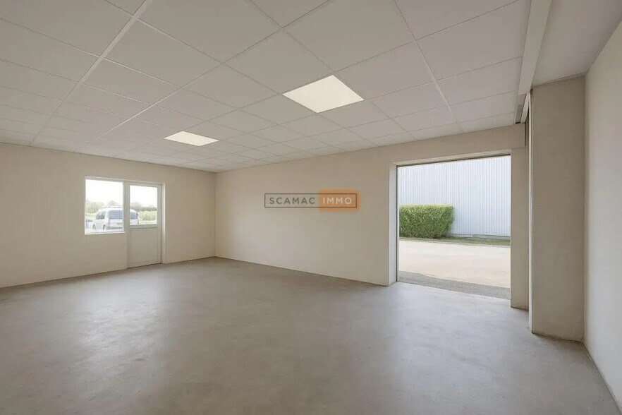 Local d'activités dans Puget-sur-Argens à vendre - Photo de l’immeuble – Image 2 sur 6