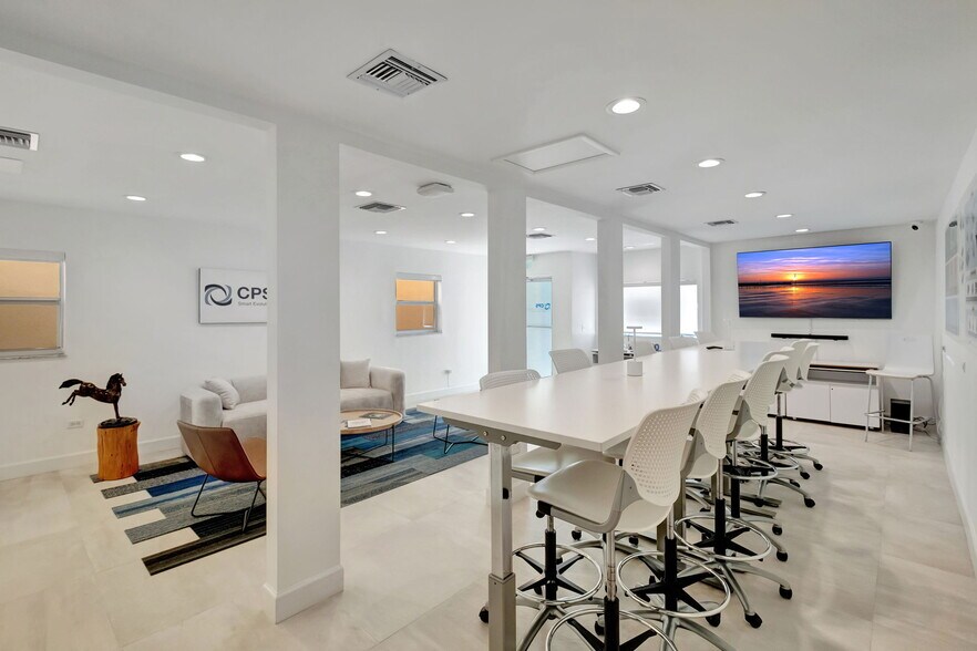 337 Alcazar Ave, Coral Gables, FL à louer - Photo de l’immeuble – Image 1 sur 22