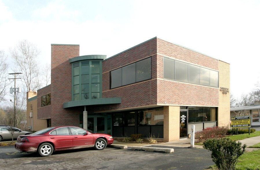 32316 Grand River Ave, Farmington Hills, MI à louer - Photo de l’immeuble – Image 2 sur 6