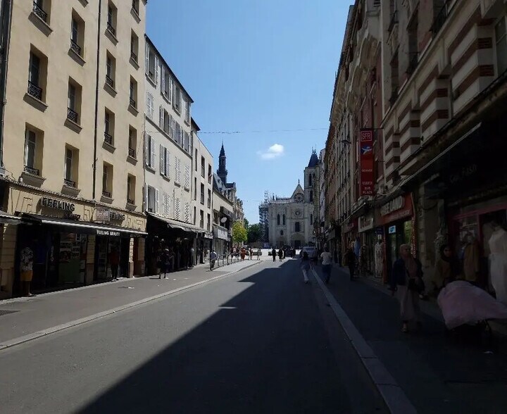 Bureau dans Saint-Denis à vendre - Photo de l’immeuble – Image 1 sur 12