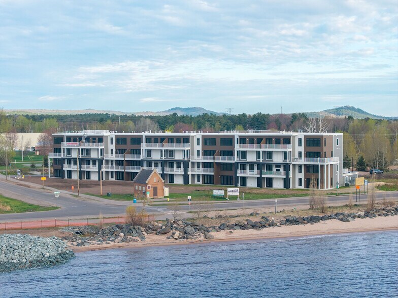 2401 Lakeshore Blvd, Marquette, MI à vendre - Photo de l’immeuble – Image 2 sur 28