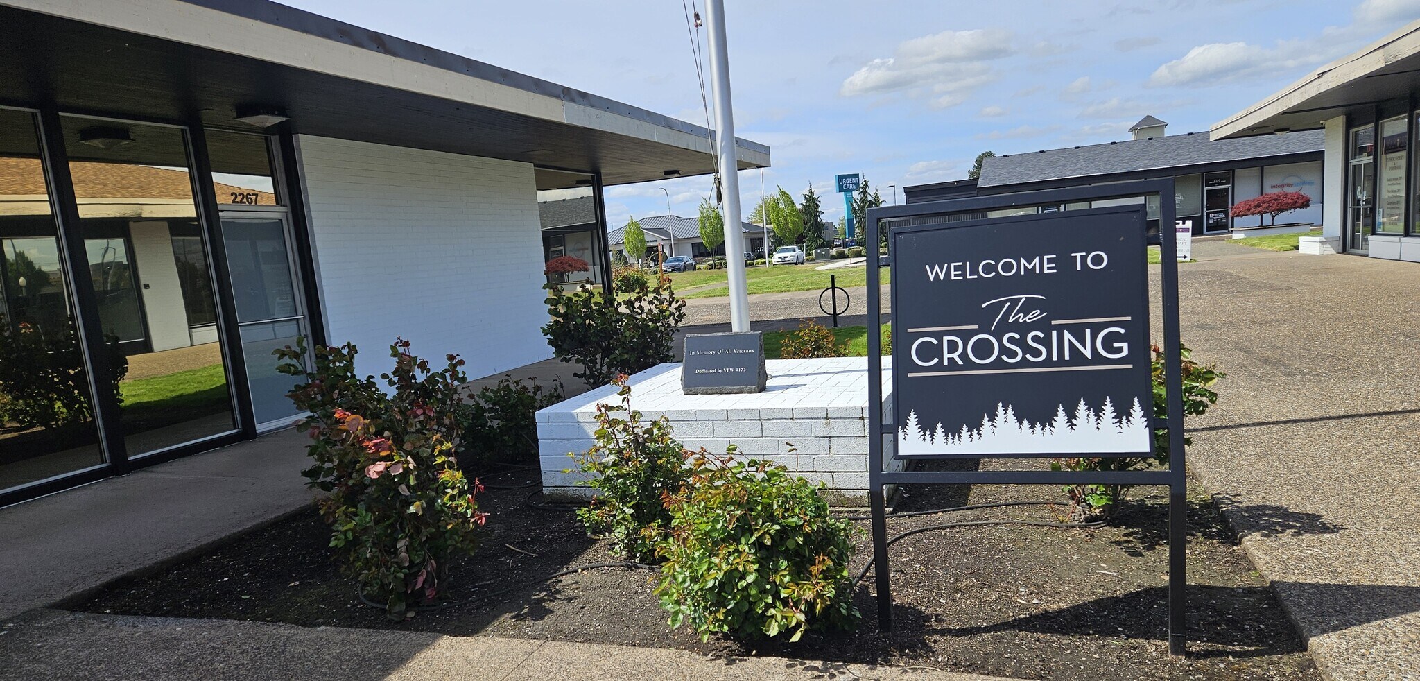 2241-2247 Country Club Rd, Woodburn, OR à louer Photo principale– Image 1 sur 6