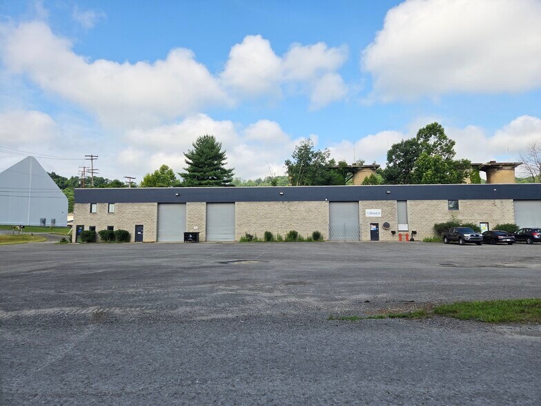 2201 Morgantown Industrial Park Dr, Morgantown, WV à louer - Photo principale – Image 1 sur 6