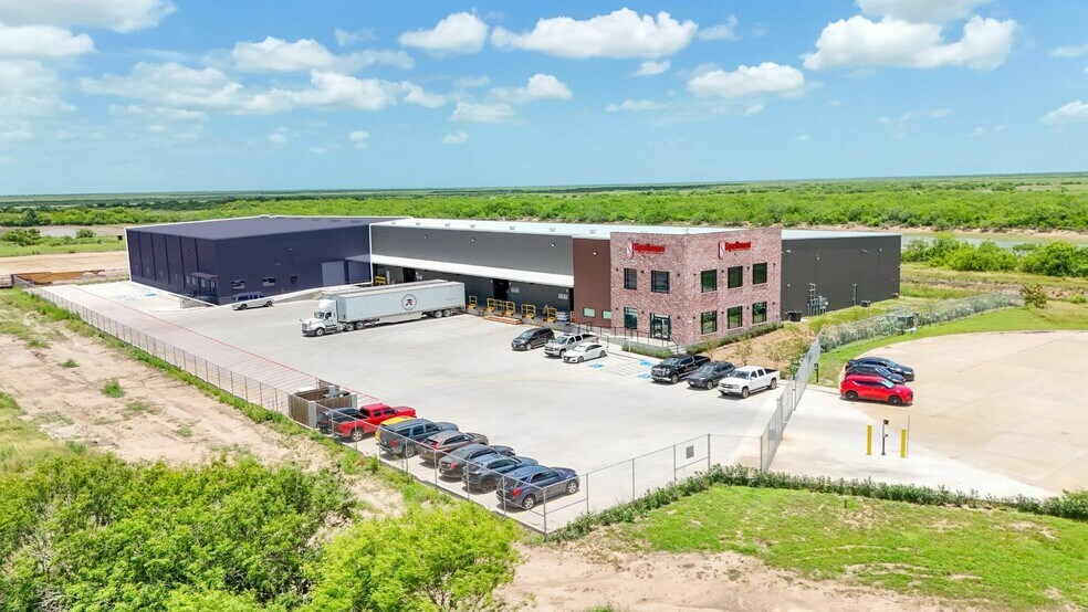 7185 Gbic Cir, Brownsville, TX à louer - Photo de l’immeuble – Image 2 sur 5