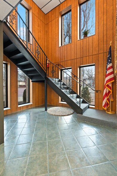 24 E Linden Ave, Miamisburg, OH à vendre - Hall d’entrée – Image 3 sur 21